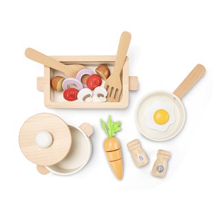 Wooden pan set with casserole